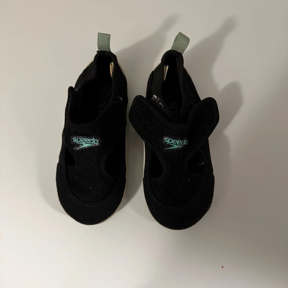 Speedo Kids Black and Teal Water Shoes Size (9-10)